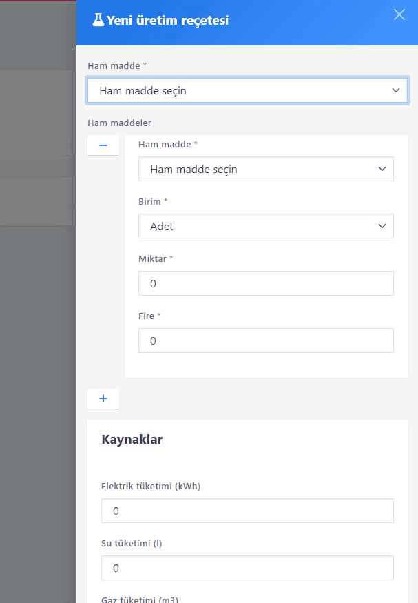 Yeni üretim reçetesi formu: en üstte çıktı için Ham madde seçimi, altında girdi satırı için Ham madde, Birim, Miktar ve Fire alanları ve Kaynaklar bölümü